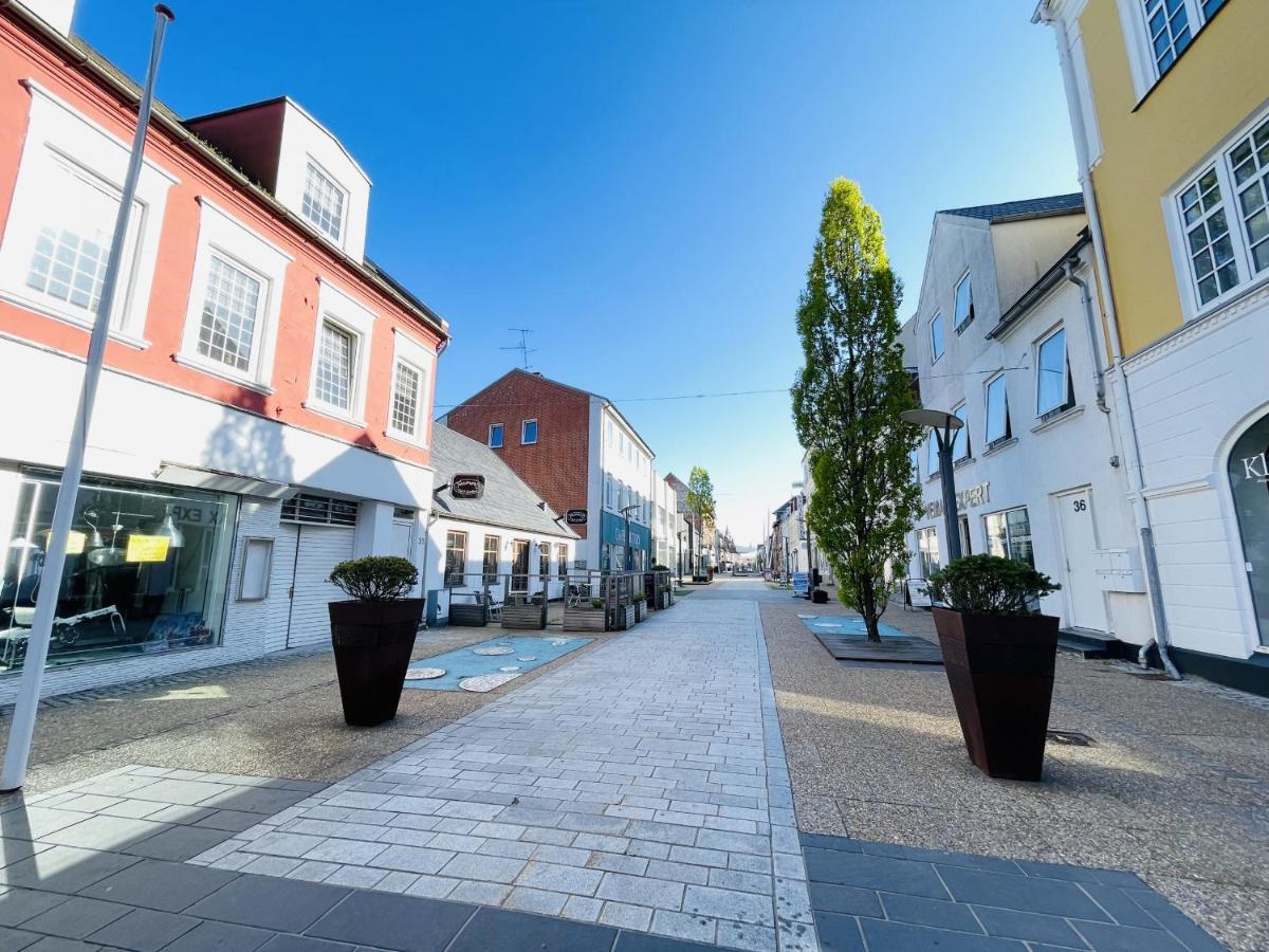 Aday - Charming Apartment In The Pedestrian Street Of Frederikshavn Eksteriør billede